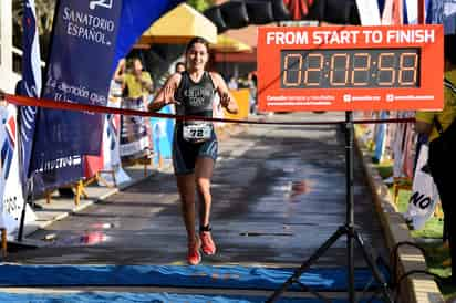 Con una participación que superó los 250 deportistas, esta mañana se celebró de manera exitosa el tradicional Triatlón del Parque España, convocando atletas locales y foráneos en una cerrada competencia, bajo una temperatura agradable en las primeras horas del domingo. (EL SIGLO DE TORREÓN)