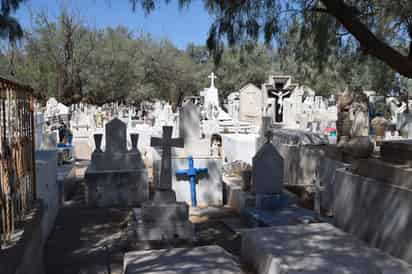 Al encontrarse en sus terrenos, ejidatarios administran panteón. (EL SIGLO DE TORREÓN/MARY VÁZQUEZ)