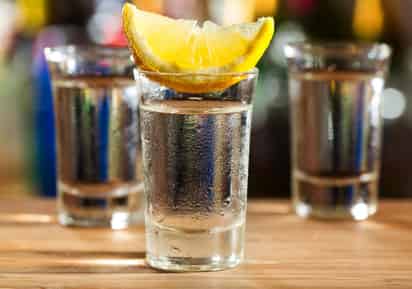 Otro de los aspectos que más diferencia al mezcal y al sotol, es la región a la que pertenecen, la planta de Dasylirion es desértica y el agave tiene lugar en zonas templadas. (ARCHIVO)