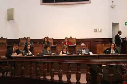 De acuerdo a la encuesta Nacional sobre uso de tiempo elaborada por Instituto Nacional de Estadística y Geografía, INEGI, el padre tutor emplea 12 horas en cocinar y preparar alimentos en la semana. (ESPECIAL)