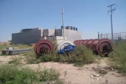 El alcalde de Madero aseguró que la planta que está inconclusa ya está inservible. (EL SIGLO DE TORREÓN/MARY VÁZQUEZ)