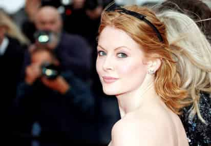 Emily Beecham se unió a las filas de Disney, y formará parte del “live action” Cruella, precuela del largometraje 101 dálmatas. (ARCHIVO)