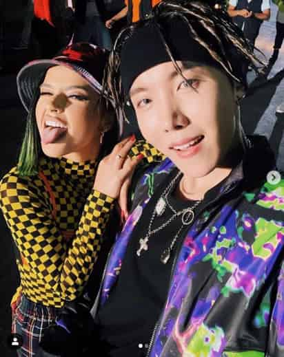 La cantante Becky G y J-Hope, de la exitosa banda BTS. (ESPECIAL) 