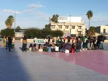 Reunidas en la explanada de la Plaza Mayor, compartieron experiencias propias o próximas que tuvieron con el aborto. (EL SIGLO DE TORREÓN)
