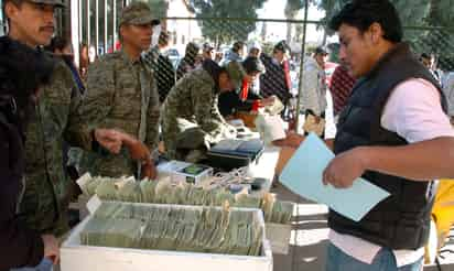 Deben acudir a tramitar la cartilla del Servicio Militar. (EL SIGLO DE TORREÓN)