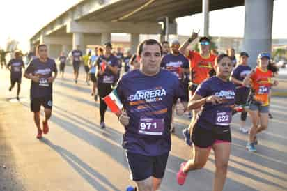 La carrera de convivencia se llevó a cabo bajo un ambiente festivo y de cooperación. (Ernesto Ramírez)