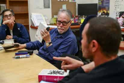 David Huerta Bravo cumple este martes 70 años de vida; tiene cerca de 50 años dedicados a la poesía, su género literario mayor, que ha alternado con la traducción, el ensayo, el periodismo cultural y el magisterio. (ARCHIVO)