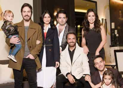 Aislinn Derbez y Mauricio Ochmann no la pasaron del todo bien en el viaje familiar que quedó documentado y que podrá verse desde mañana viernes a través de Amazon Prime. (INSTAGRAM)