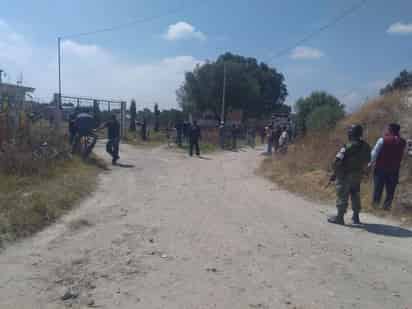 Una fuerte detonación de cohetes dejó al menos dos personas muertas y seis artesanos lesionados, en la franja de polvorines de San pedro de La Laguna, confirmaron autoridades de Protección Civil del Estado de México. (TWITTER)