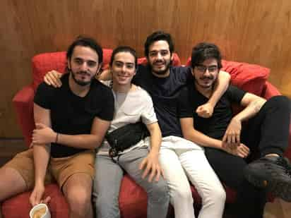 Preparados. Martín junto con Simón Vargas, Juan Pablo Villamil y Juan Pablo Isaza, se presentarán este viernes en el Coliseo Centenario. Ellos ya tienen todo listo para verse con sus fans locales. (CORTESÍA) 