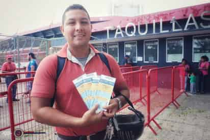 La afición de los Tiburones Rojos, se ha hecho presente en las taquillas del Estadio Luis 'Pirata' Fuente. (TWITTER)