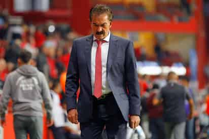 Ricardo La Volpe es destituido faltando una fecha para finalizar el Torneo Apertura 2019. (ARCHIVO)