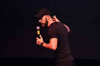 Diego Dreyfus es ingeniero físico de la Universidad Iberoamericana y actor de la CEFAC la escuela oficial de actuación de TV Azteca y también del CEA, las escuela oficial de actores de Televisa.  (EL SIGLO DE TORREÓN)