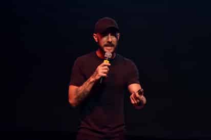 Conferencia. El actor y conferencista ofreció ayer la charla Descubre tu don, en el Teatro Nazas, ante cientos de habitantes de la región. (EL SIGLO DE TOREÓN / Joel Mendoza)
