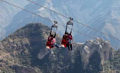 Si lo que buscas son unas vacaciones extremas y diferentes, debes conocer la tirolesa Zip Rider que se encuentra en Barrancas del Cobre, Chihuahua. (ARCHIVO) 
