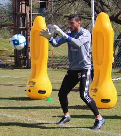 El portero argentino espera salir con el triunfo ante Juárez. (ESPECIAL)