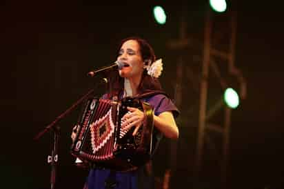 Con nuevo material. Julieta saca al mercado La Enamorada, nuevo álbum basado en su obra de teatro. (ARCHIVO) 