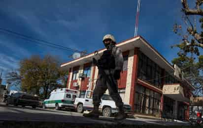 El Cártel del Noreste (CDN), emanado de los antiguos Zetas en México, pretende conquistar y retomar sus plazas en el estado norteño de Coahuila, donde este fin de semana atacó la alcaldía de un palacio municipal dejando un saldo final de 22 muertos. (EFE)