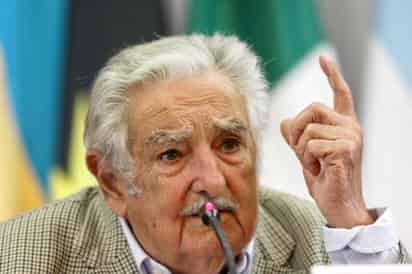 El expresidente uruguayo lamentó que los latinoamericanos estamos atomizados cuando lo que más se requiere es que nuestros países estén unidos para enfrentar los brotes extremistas y xenófobos. (EFE)