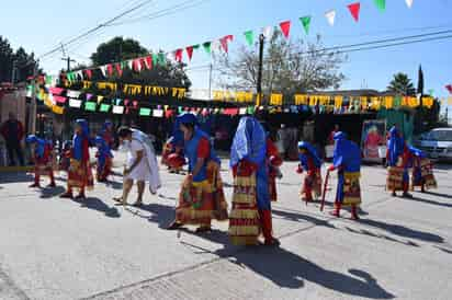 El señor Jesús cuenta que para comprar todo lo necesario para la comida, sus hijos, familiares y vecinos, contribuyen. (EL SIGLO DE TORREÓN)