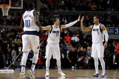 El novato colaboró en la victoria de su equipo sobre la duela de la Arena Ciudad de México en el primer duelo de la NBA que se jugará en nuestro país. (AP)