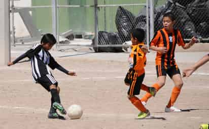 Las inscripciones están disponibles en la cancha de futbol 7 de la Deportiva de Lerdo. (ARCHIVO)