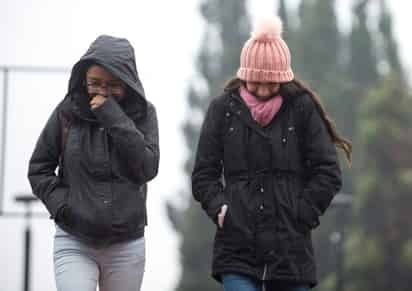 Ante las bajas temperaturas, el IMSS llama a extremar precauciones para evitar enfermedades respiratorias. (EFE)