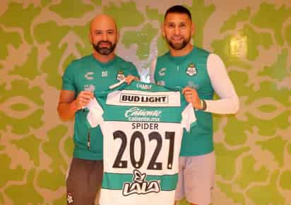 El 'Spider' llegó en el 2017 a la escuadra albiverde y actualmente es el capitán del equipo.(ESPECIAL)