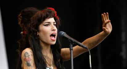 Anuncio. Exhibición de la cantante Amy Winehouse llega a Museo Grammy en Los Ángeles el mes entrante. (AP)