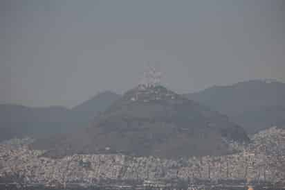 Recomiendan evitar hacer actividades cívicas, culturales y de recreo, así como evitar ejercicio al aire libre a cualquier hora del día ya que algunas de ellas pueden incrementar la dosis de contaminantes inhalados. (ARCHIVO)
