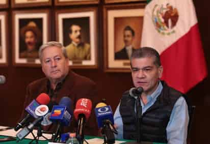 Hizo un llamado a no caer en falsas alarmas y especulaciones publicadas en redes sociales, específicamente en los hechos de Monclova-Frontera y la parte norte del estado, donde se ha detectado que medios de comunicación han publicado información falsa que confunde a la sociedad. (EL SIGLO COAHUILA)