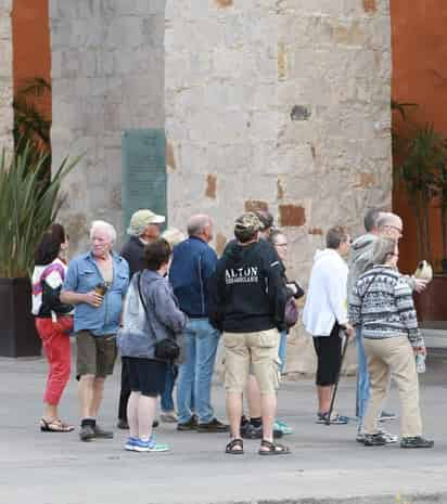 Los trabajadores del volante fueron capacitados para dar información a los visitantes. (EL SIGLO DE TORREÓN) 