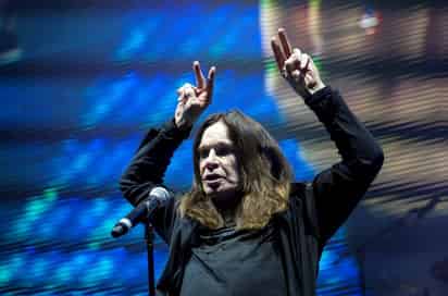 El vocalista del legendario grupo Black Sabbath, publicó varios mensajes en su cuenta de Instagram, donde primero pregunta en tono de burla “¿Han leído buenas noticias últimamente?”, con una imagen de él tirándose de los pelos con la boca abierta. (ARCHIVO)
