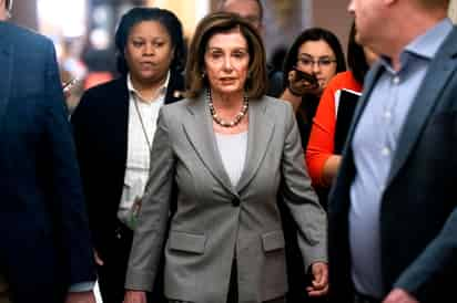 Nancy Pelosi, dijo el viernes que la cámara baja tomará medidas la próxima semana para enviar al Senado artículos del juicio político al presidente Donald Trump. (EFE) 