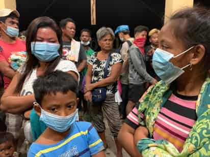 El Instituto de Vulcanología y Sismología de Filipinas subió hoy de manera escalonada la alerta del nivel 1 al 4 en una escala de 5 después de que se intensificara a lo largo del día la actividad en el cráter. (EFE)