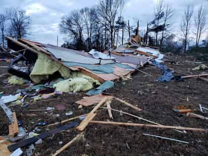 En Texas, Alabama y Louisiana los vientos eran tan fuertes que arrastraron un remolque varios cientos de metros. (EFE)