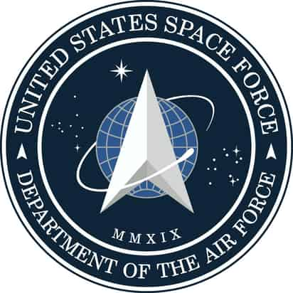 “Después de consultarlo con nuestros líderes militares, diseñadores y otros, me complace presentar el nuevo logotipo de la Fuerza Espacial de Estados Unidos, la sexta rama de nuestro magnífico ejército”, escribió Trump. (ESPECIAL)