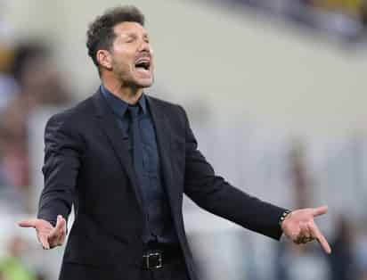 Diego Simeone ha sido ratificado en su cargo pese a la penosa eliminación que sufrieron en la Copa del Rey ante el Cultural Leonesa. (ARCHIVO)