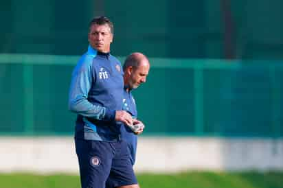 El timonel uruguayo reconoció que su equipo se encuentra 'necesitado' de jugadores, por lo que no cederá ante el llamado del Tricolor. (ARCHIVO) 