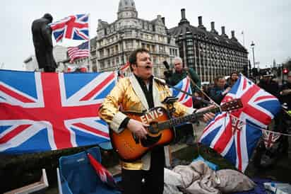 Los festejos. El Reino Unido salió oficialmente de la Unión Europea (UE) ayer viernes en punto de las 23:00 horas de Londres, en un momento en que la población expresó su sentir por este hecho histórico a las afueras del Parlamento británico.