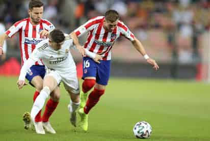 Con el mediocampista mexicano incluido en la convocatoria, la escuadra rojiblanca buscará dar la sorpresa ante el líder, en una dura aduana como es la cancha merengue. (ARCHIVO) 