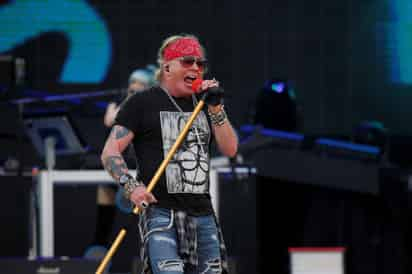 La agrupación liderada por Axl Rose, debutó con el sencillo Welcome to the jungle, y posteriormente lanzaron otras exitosas canciones como Don´t Cry, November Rain y Patience. (ARCHIVO)