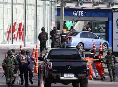 Las fuerzas de seguridad consiguieron liberar a cientas de personas en el lugar. (EFE) 