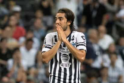 El aún jugador de Rayados, en su regreso a la banca, realizó una seña reconocida como insulto, hacia el público. (ARCHIVO)