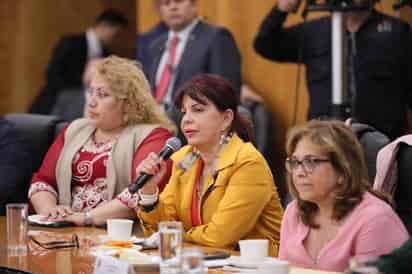 La iniciativa fue presentada este martes por la diputada Claudia Yáñez Centeno, de Morena, y establece que en el caso de que esos funcionarios quieran ser abanderados, sólo puedan serlo si se separan del cargo 3 años antes de la elección, en el caso de que quieran contender a gobernador, y 1 año antes en caso de aspirar a una senaduría, diputación federal, local o alcaldía. (ESPECIAL)