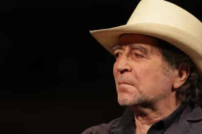 El cantautor español Joaquín Sabina se recupera en la Clínica Ruber Internacional de Madrid, donde fuentes médicas lo reportan estable, aunque con “pronóstico incierto”. (ARCHIVO)