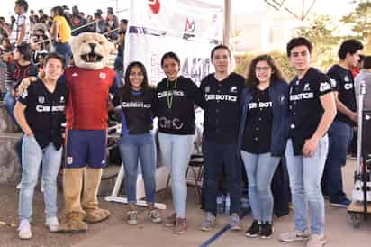 Equipo 4400 Cerbotics del Colegio Cervantes. (ÉRICK SOTOMAYOR)