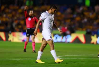 El futbolista reaccionó con un empujón a un aficionado que le pidió 'sentir más la playera'. (ARCHIVO)