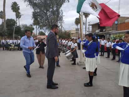 Se realizó una demostración de escoltas en las instalaciones de la cancha 'Rodolfo Ayup' en el marco del Día de la Bandera. (EL SIGLO DE TORREÓN) 