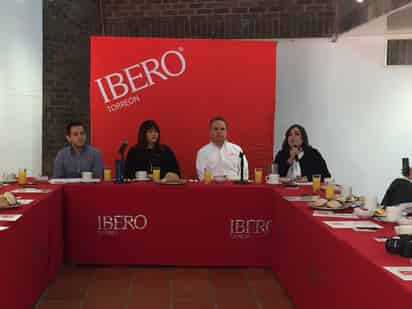 Autoridades escolares de la Universidad Iberoamericana Torreón presentaron ayer la maestría en Auditoría y Calidad Ambiental. (GUADALUPE MIRANDA)